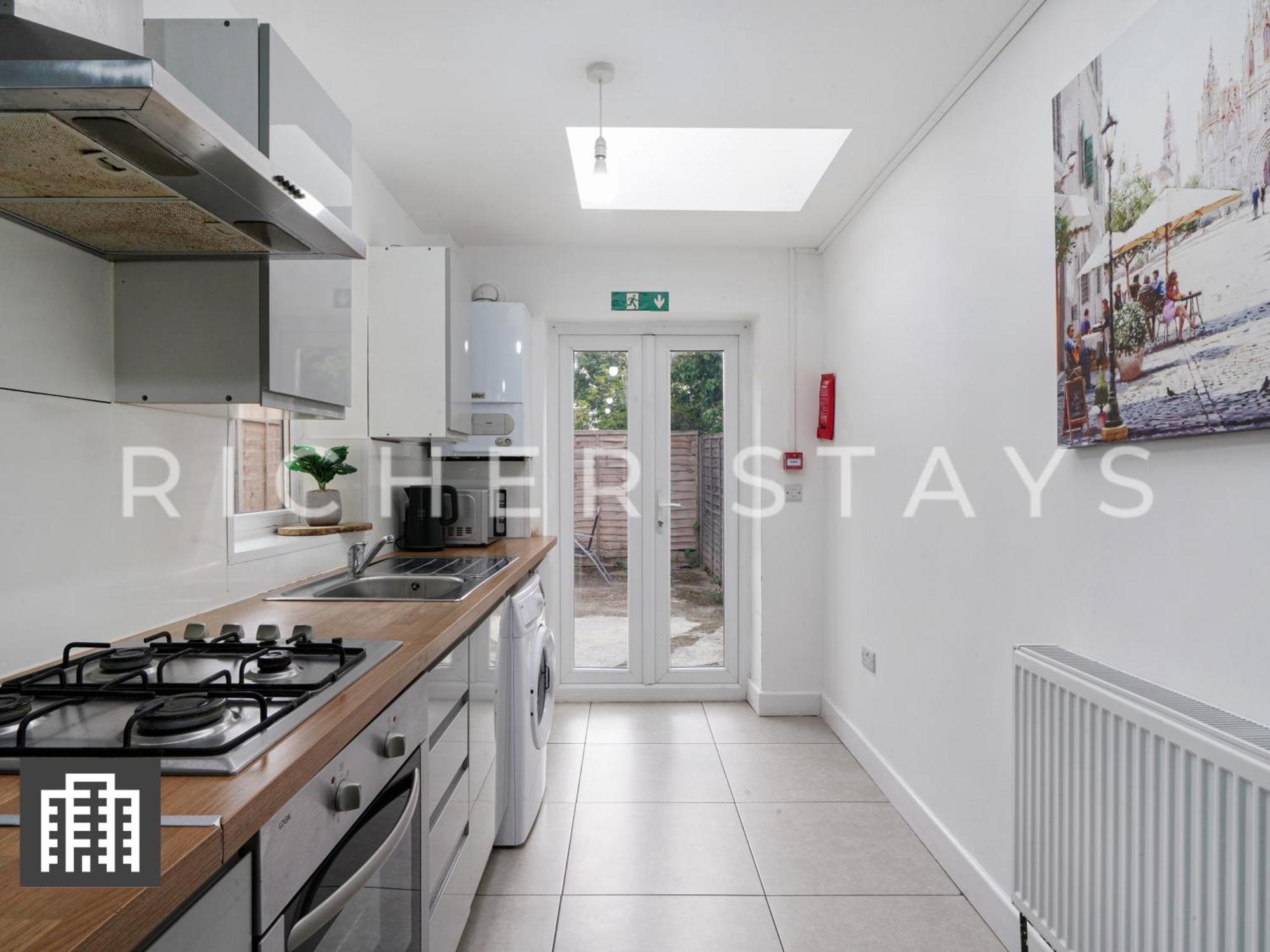 Large Home For Contractors & Families - Garden & Amenities London Ngoại thất bức ảnh