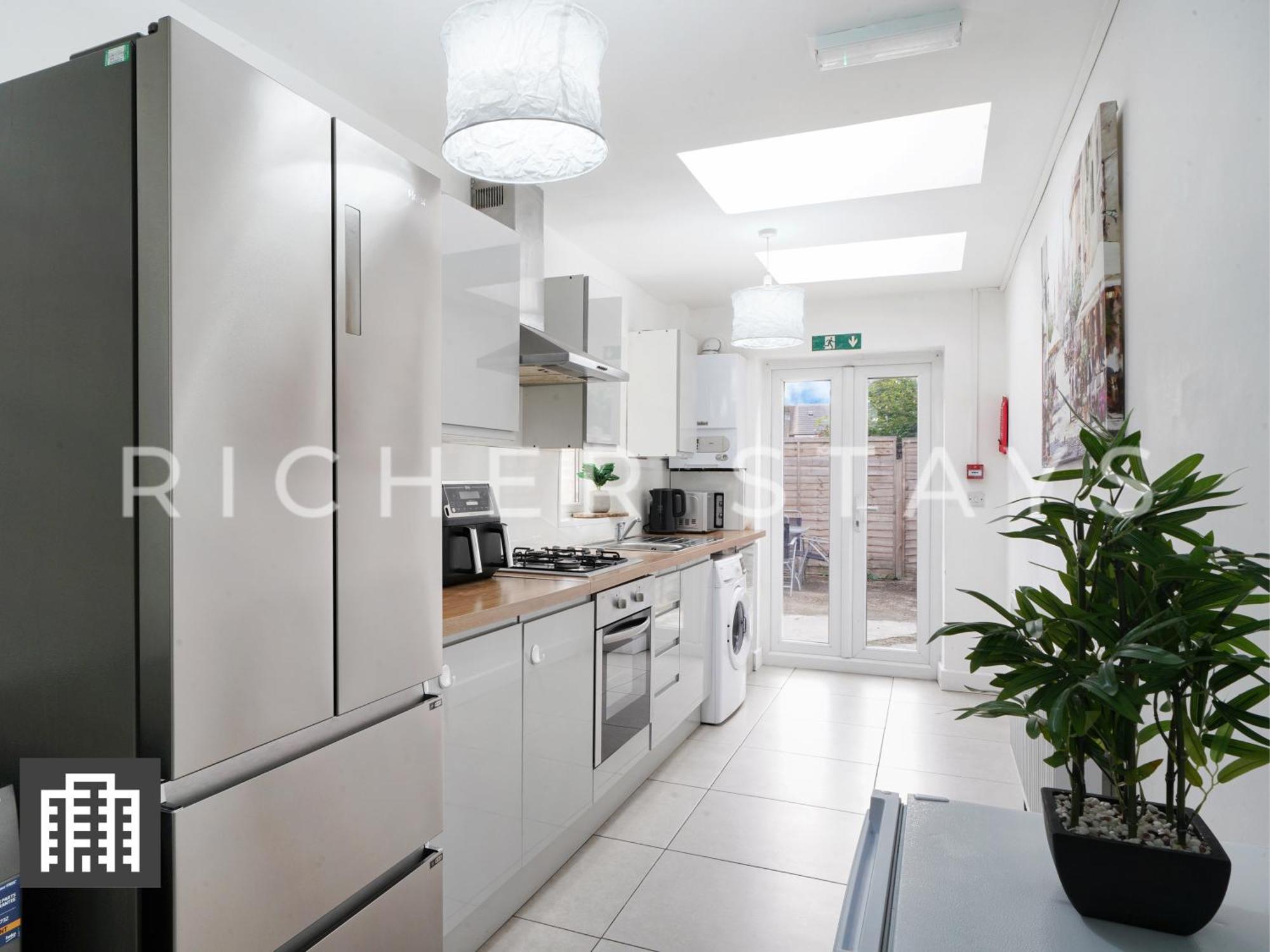 Large Home For Contractors & Families - Garden & Amenities London Ngoại thất bức ảnh